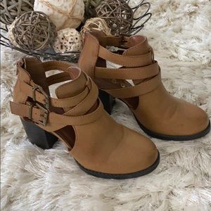 Heeled booties